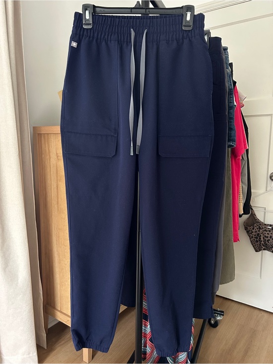 Figs Pants - Figs High Waisted Scrub Pants. Size Medium. 29” inseam. Navy